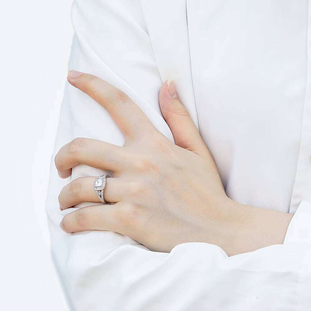 DHcollections Princess Cut Pure silver micro inlaid cubic zirconia square Ring