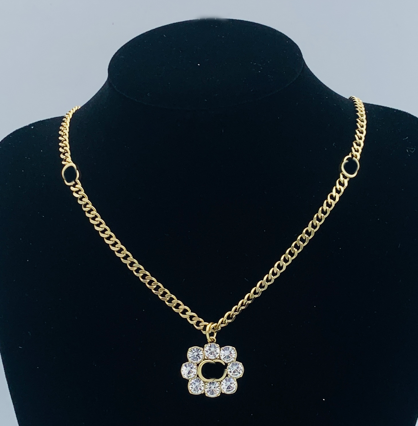 Designer CZ Diamond Pendant Necklace Letter Charm Luxury Neckalce Chain For Womens Wedding Jewelry Accessories Love Gift