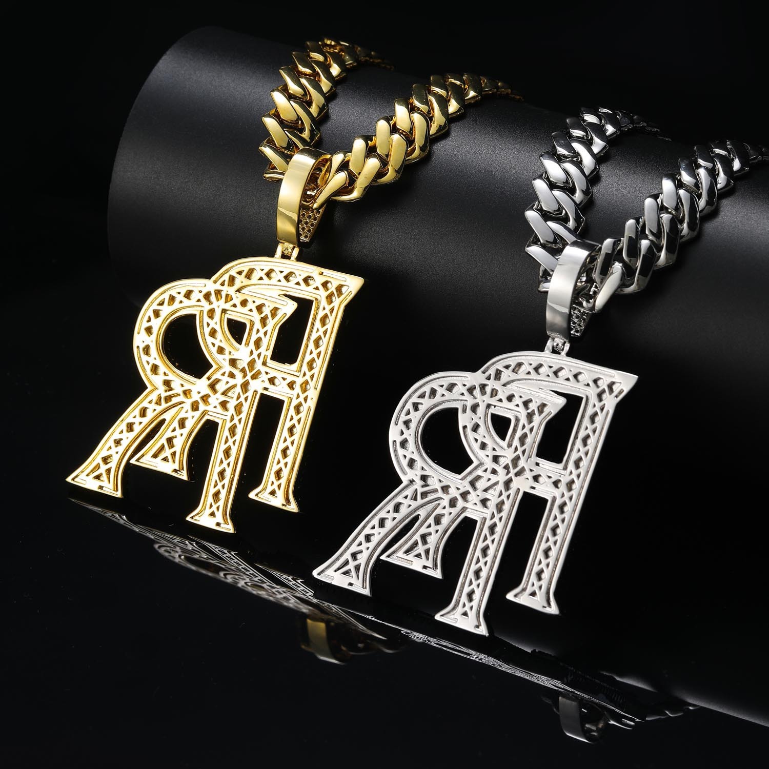 Luxury Moissanite Hip Hop Necklace with Double R Logo Letter Pendant, Trendy and Versatile Accessory Pass the diamond tester