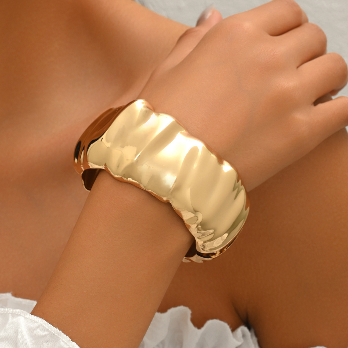 Light Style Smooth Electroplated Design Wrinkle Bracelet Women's Jewelry