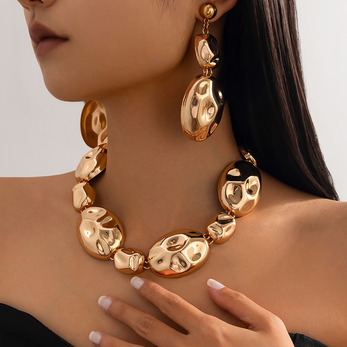 Fashion Light INS Collarbone Design Sense Shiny Metal Wrinkle Irregular Pendant Necklace