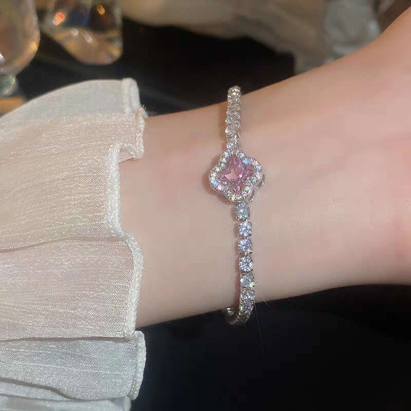 Luxury jewelry designer bracelet, super sparkling four leaf clover zircon bracelet, pull-out adjustable length fashion bracelet, high-end fashion brac