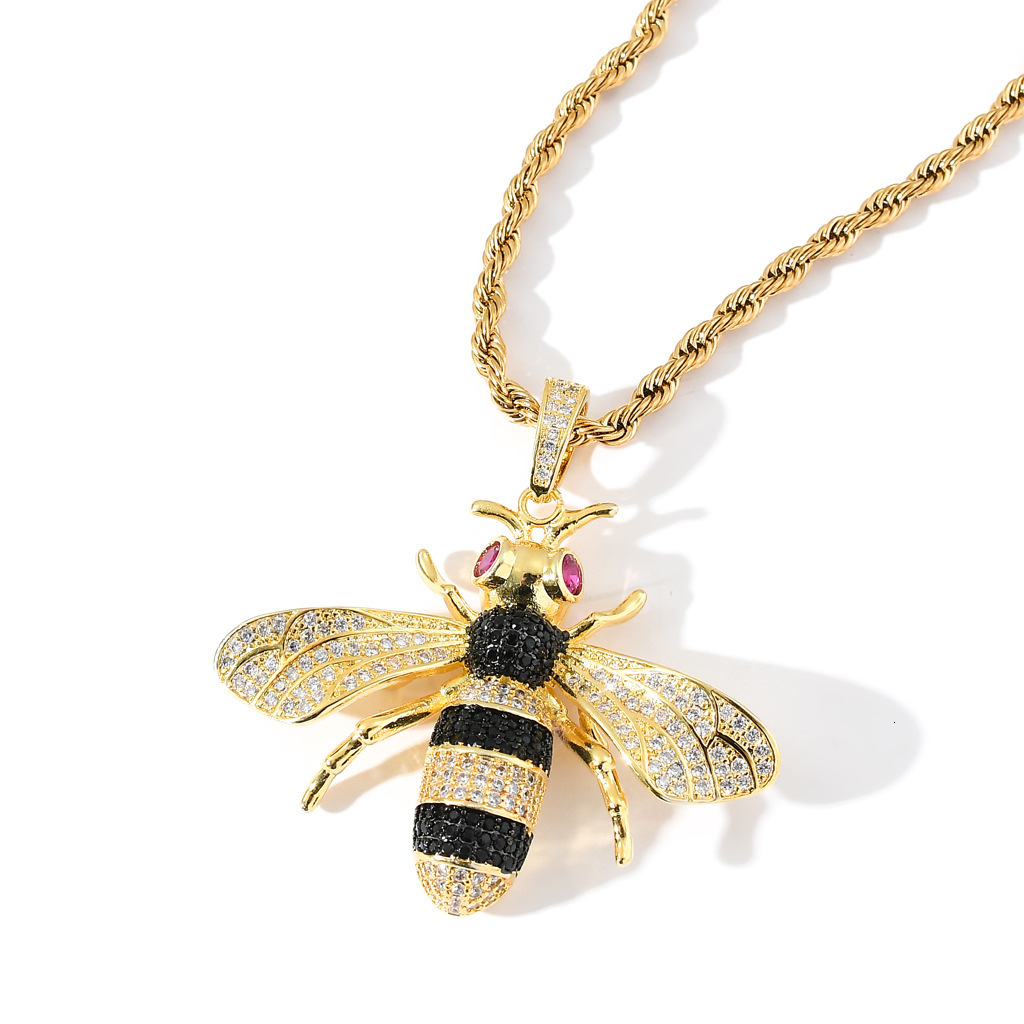 Luxury Moissanite Necklace Bee Hip Hop Pendant Iced Out Colorful Moissanite Streetwear Rap Club Style Hip Hop Accessory Pass the diamond tester
