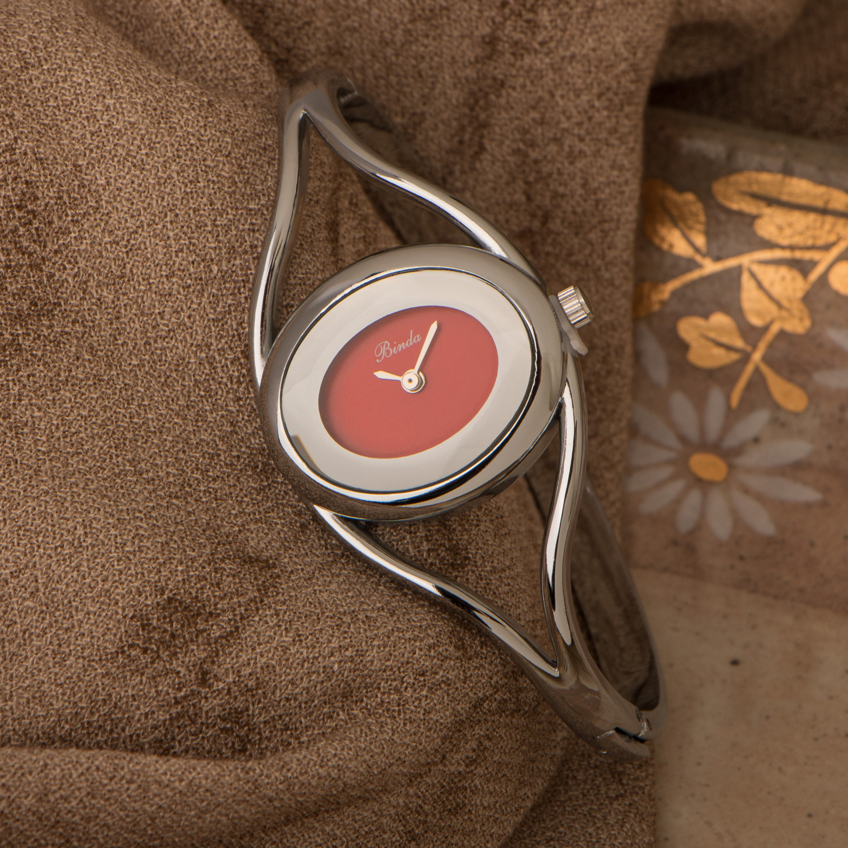 Slim Bracelet Quartz Watch for Women Gold Silver Case Elegant Analog Bangle Wristwatch Fashion Minimalist Timepiece for Daily Wear Gift