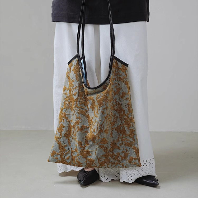 Free Shipping Korean INS Style Trendy High-quality Canvas Artistic Niche Luxury Design Travel Portable Large Capacity Tote Commuter Bag