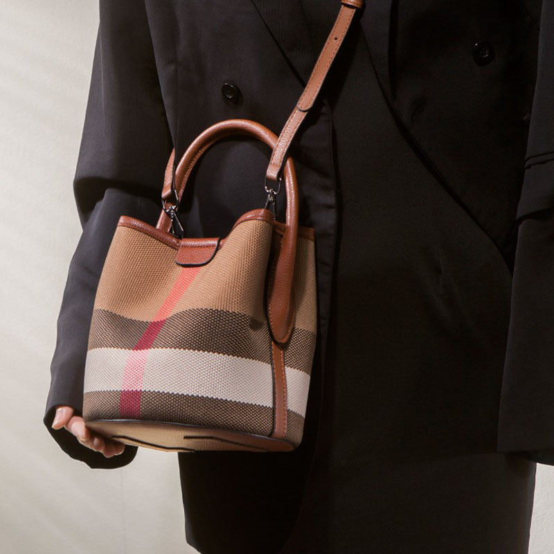The 2025 new style of high-end versatile mini mother-and-child canvas bucket bag for women handbag shoulder crossbody bag