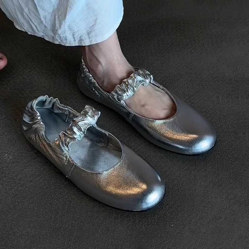 Niche Silver Versatile Round Toe Flat Shoes Womens Pleated One Strap Shallow Mouth Casual Mary Jane Single Shoes 250624
