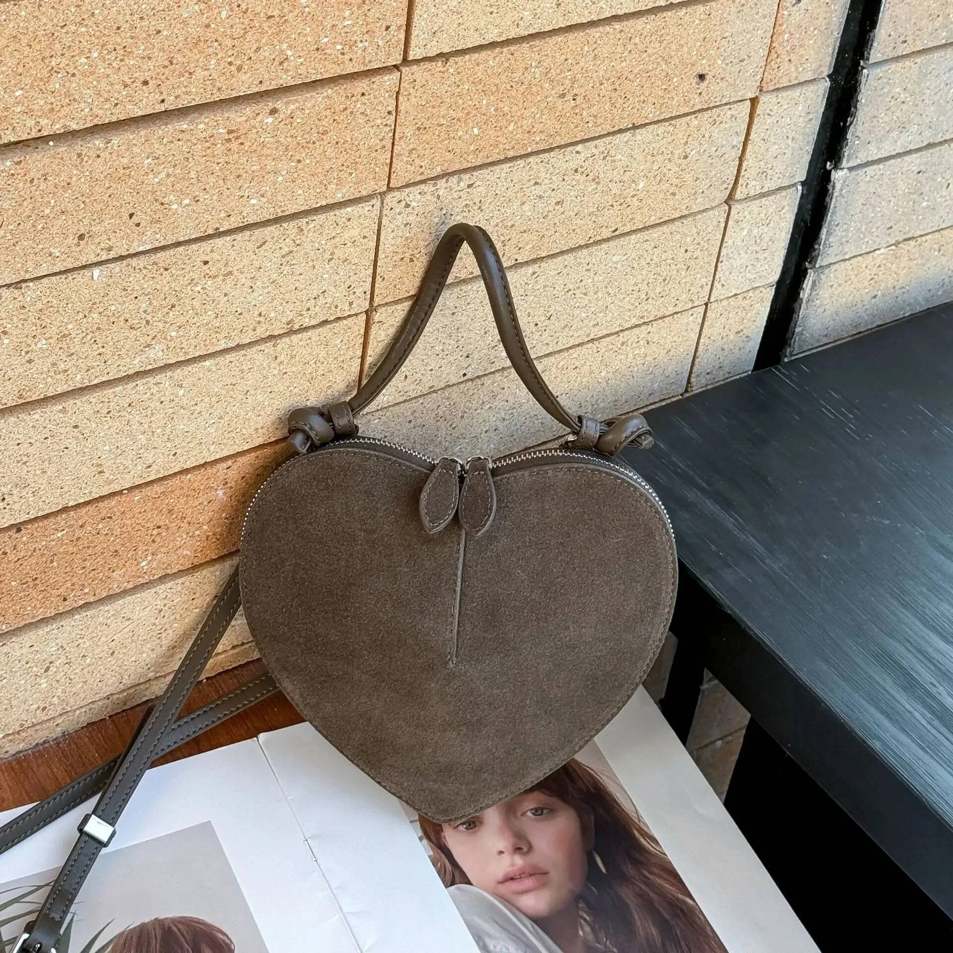 Fashionable Heart Shaped Handbag Women's Crossbody Single Shoulder Elegant Design Smooth Surface Versatile Trendy Small Bag