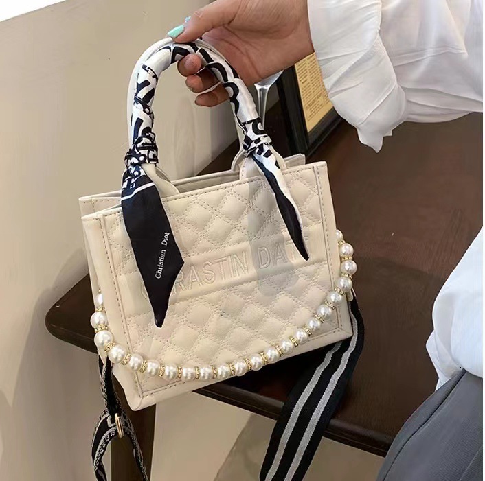 Free Shipping Designer Bag Women's Bag 2025 New Fashion Single Shoulder Bag Stylish Quilted Crossbody Bag Textured Large Capacity Handbag Luxury 