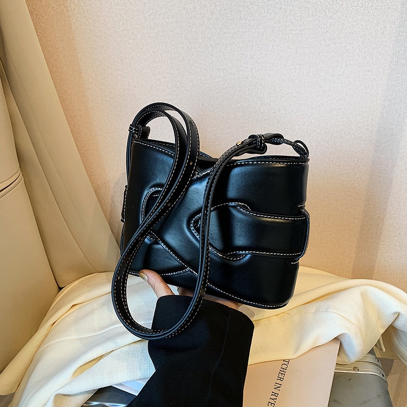 New geometric leather hot item classic symmetrical design single shoulder diagonal cross shaped handbag