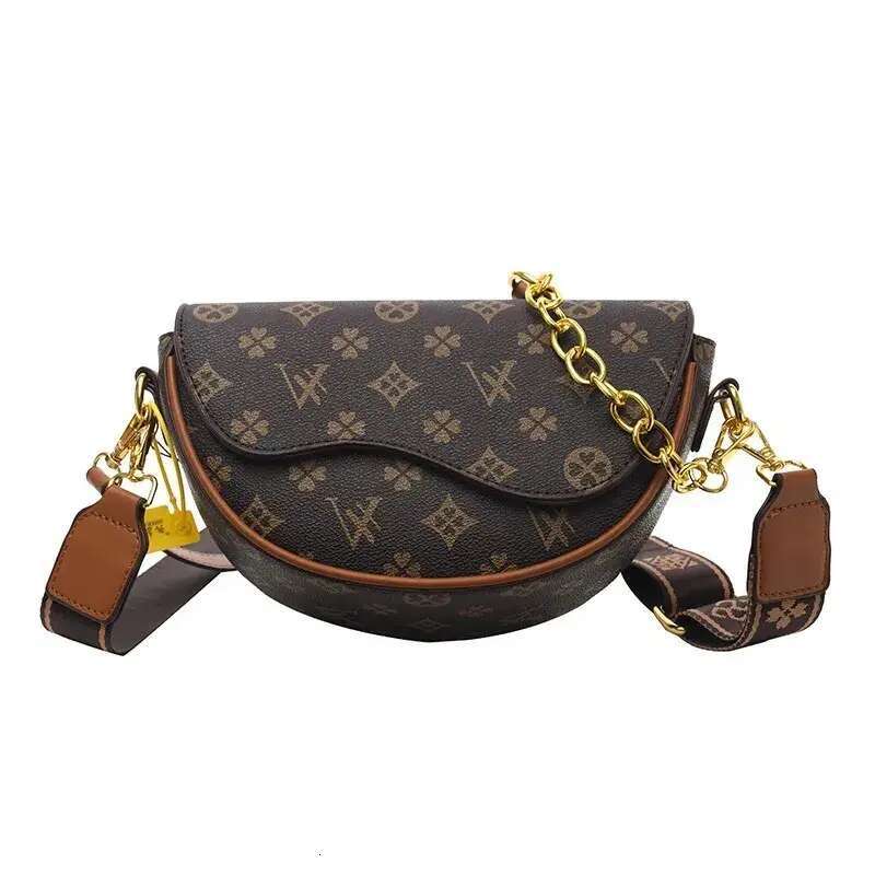 Elegant Shoulder Bag: Premium Leather Hobo Handbag with Adjustable Crossbody Strap - Versatile Designer Women's Purse