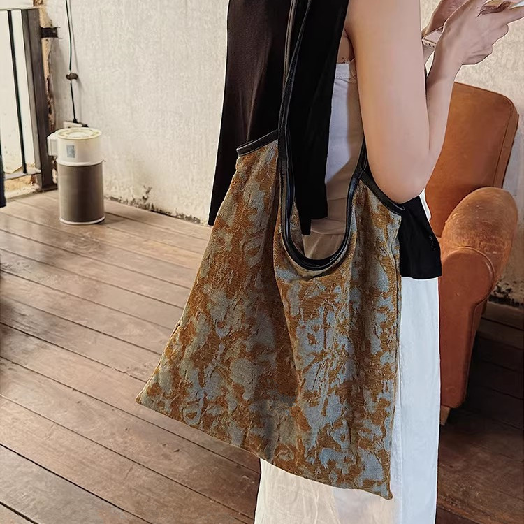 Free Shipping Korean INS Style Trendy High-quality Canvas Artistic Niche Luxury Design Travel Portable Large Capacity Tote Commuter Bag