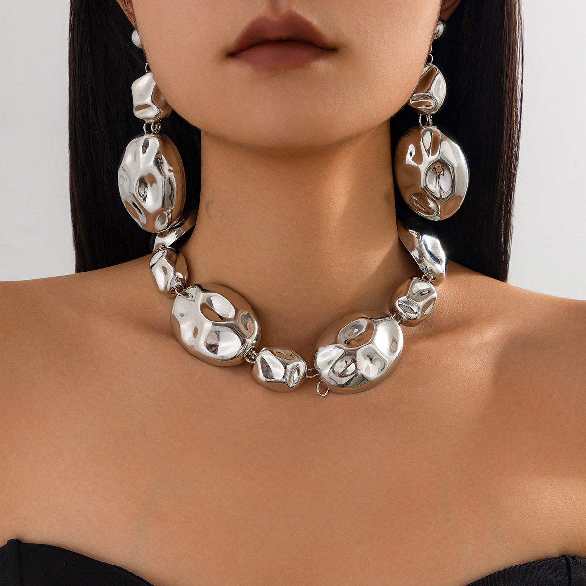 Fashion Light INS Collarbone Design Sense Shiny Metal Wrinkle Irregular Pendant Necklace