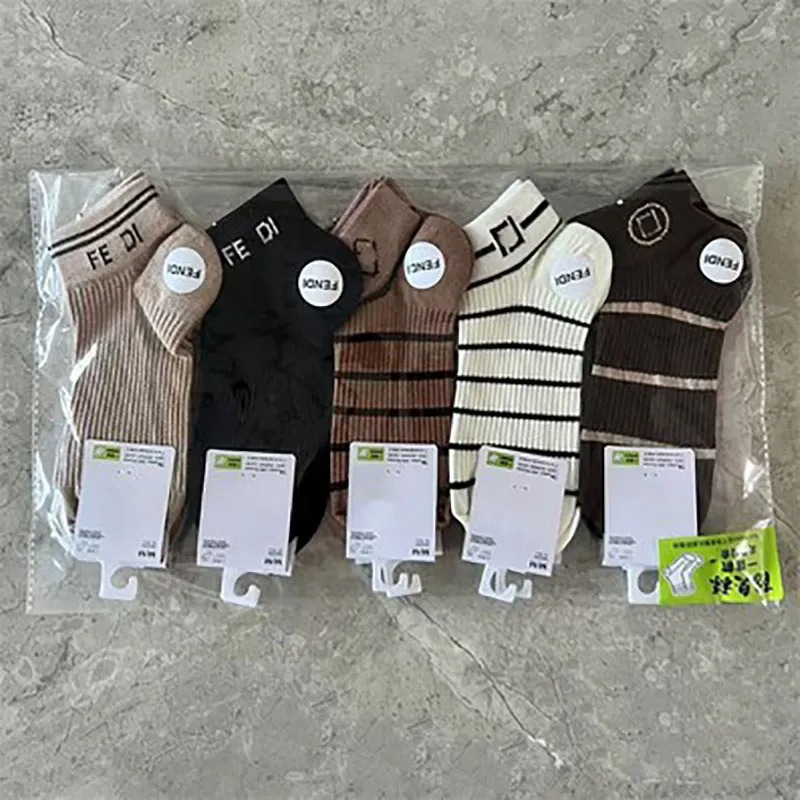 Fashion designer sports socks, sweat-absorbing, breathable, soft and comfortable for men in summer, sports style, letter pure cotton socks, sports socks