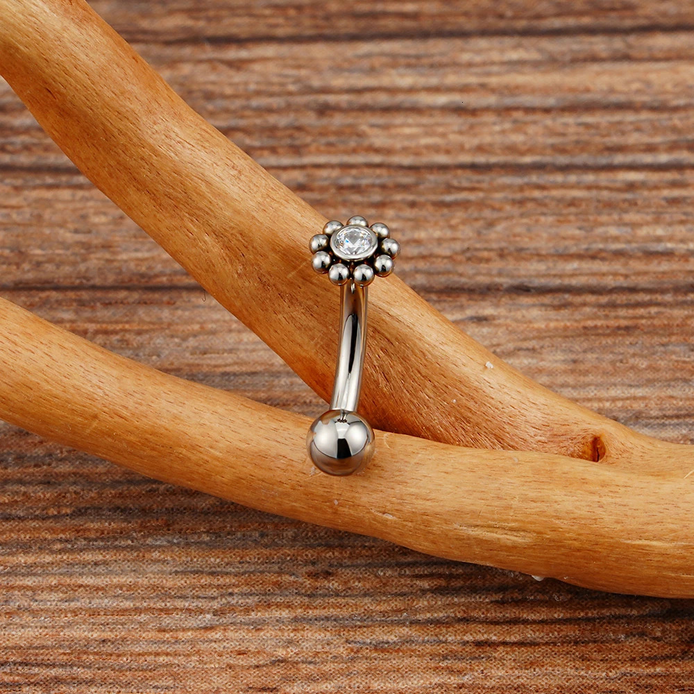 Right Grand ASTM 36 Mini CZ Flower Rook Earring 16G Curved Barbell Labret Stud Eyebrow Cartilage Tragus Body Piercing 250613