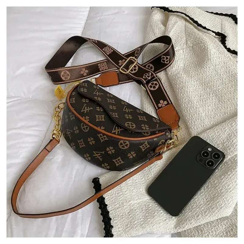 Elegant Shoulder Bag: Premium Leather Hobo Handbag with Adjustable Crossbody Strap - Versatile Designer Women's Purse