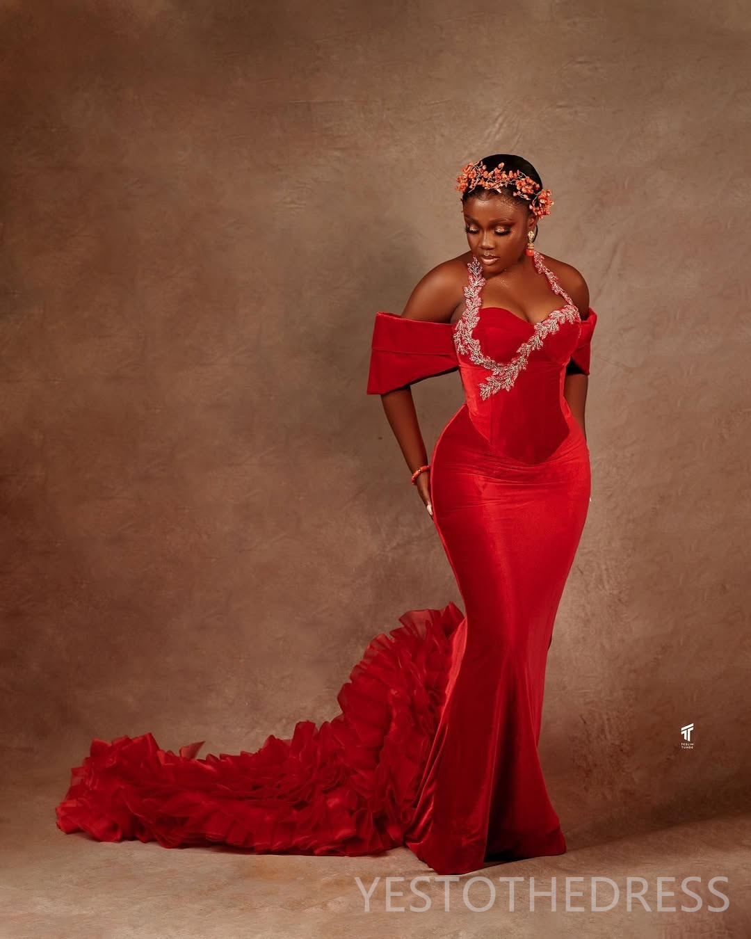 2025 Plus Size Burgundry Aso Ebi Prom Dress Mermaid Prom Dresses Evening Formal Gowns Halter Velvet Appliqued Beaded Birthday Dress Second Reception G