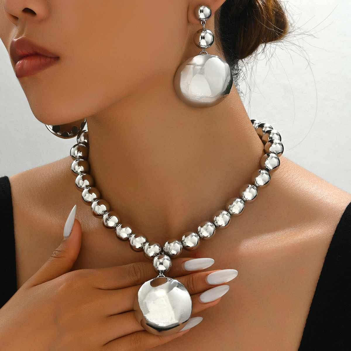 Fashion Women's Jewelry Set Personality Metal Round Bead Necklace High-End Pendant Earrings