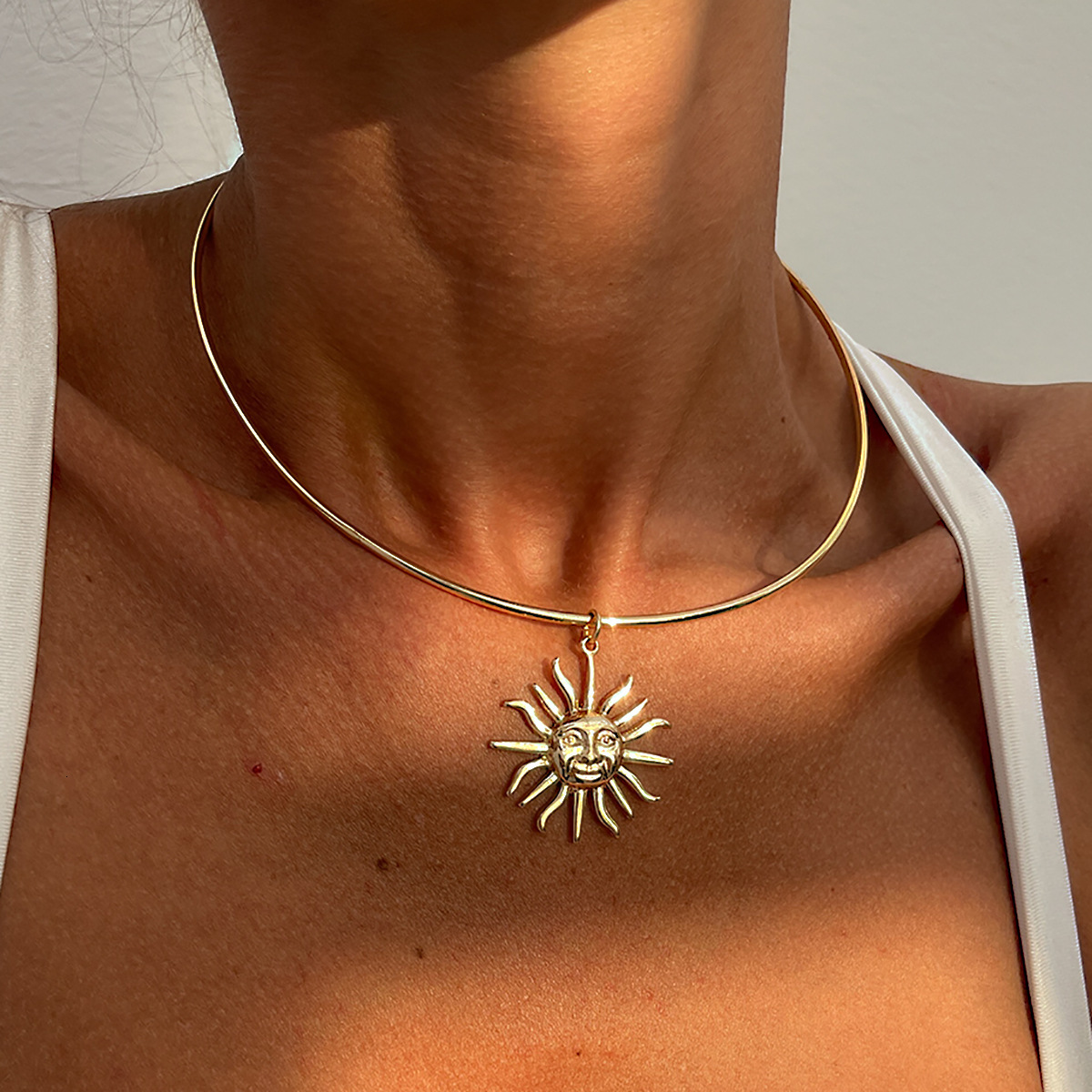Accessories Niche Design Human Face Sun Pendant Choker Personality Alloy Collarbone Necklace
