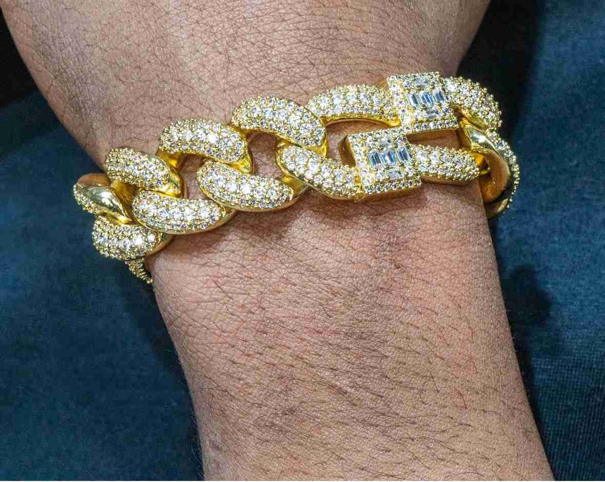 18MM Solid 925 Silver Hip Hop Cuban Link Chain Bracelet 18K Gold Plated with Studded VVS1 Moissanite Diamond Passes Tester