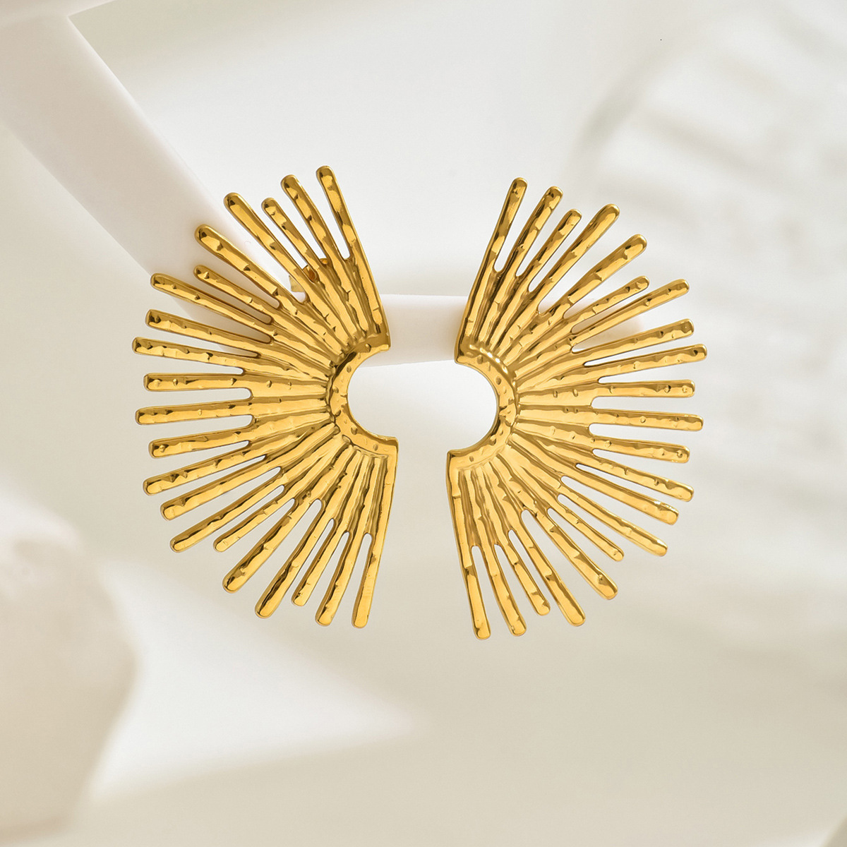 Light Fashion Women's Personality Fan-Shaped Exaggerated Design Earrings Electroplated High-End Sense Ear Jewelry