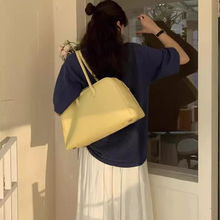 Free shipping designer 2025 New High-End Niche Shoulder Bag Trendy Women Bag Handbag Large Capacity Boston Briefcase