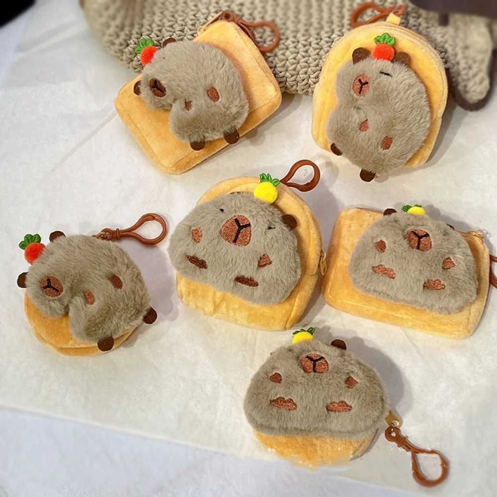 Creative Mini Plush Coin Purse Carto Capybara Shape Wallet Headphe Card Storage Bag Womens with Keychain Mey Pouch Gift XJ250624
