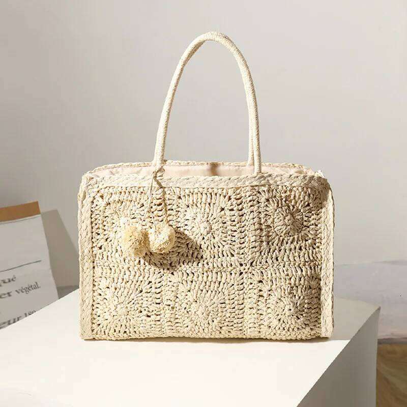 2021 New Hollow Straw Woven Fashionable Large-Capacity Hair Ball Hand-Woven Casual One-Shoulder Portable Female Bag