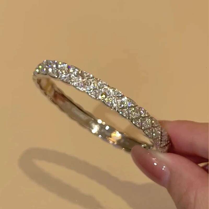 Luxury jewelry designer bracelet with French retro diamond plaid full diamond pattern, simple and high-end palace style, personalized jewelry for wome