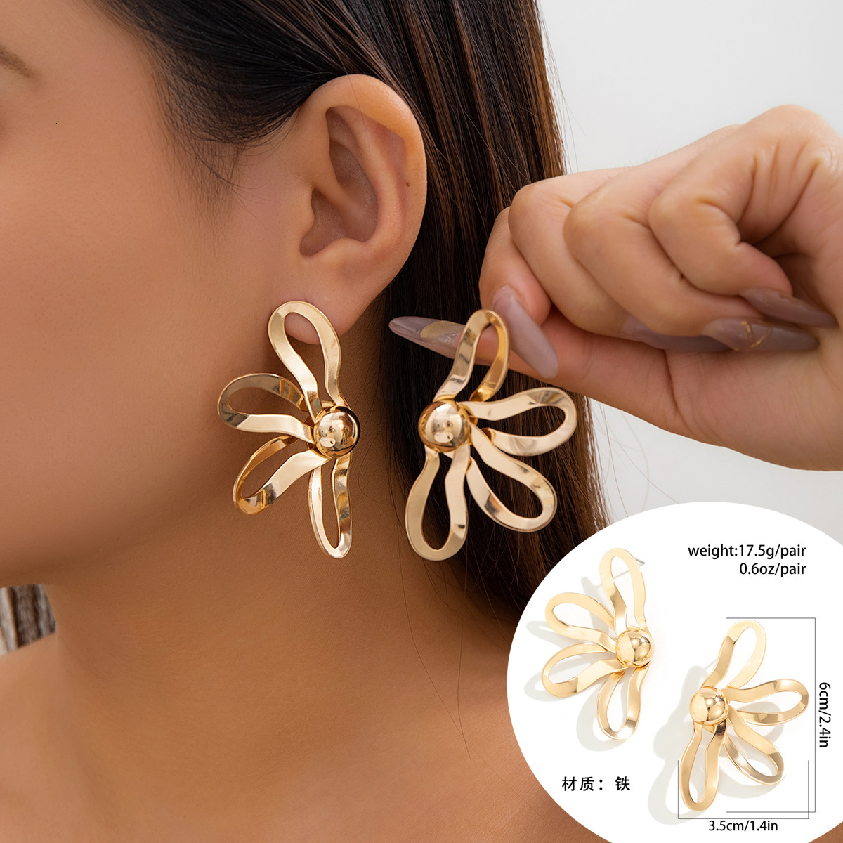 Minimalist Flower Pendant for Women, Unique Sweet Cool Metal Ins Hollow Choker Necklace