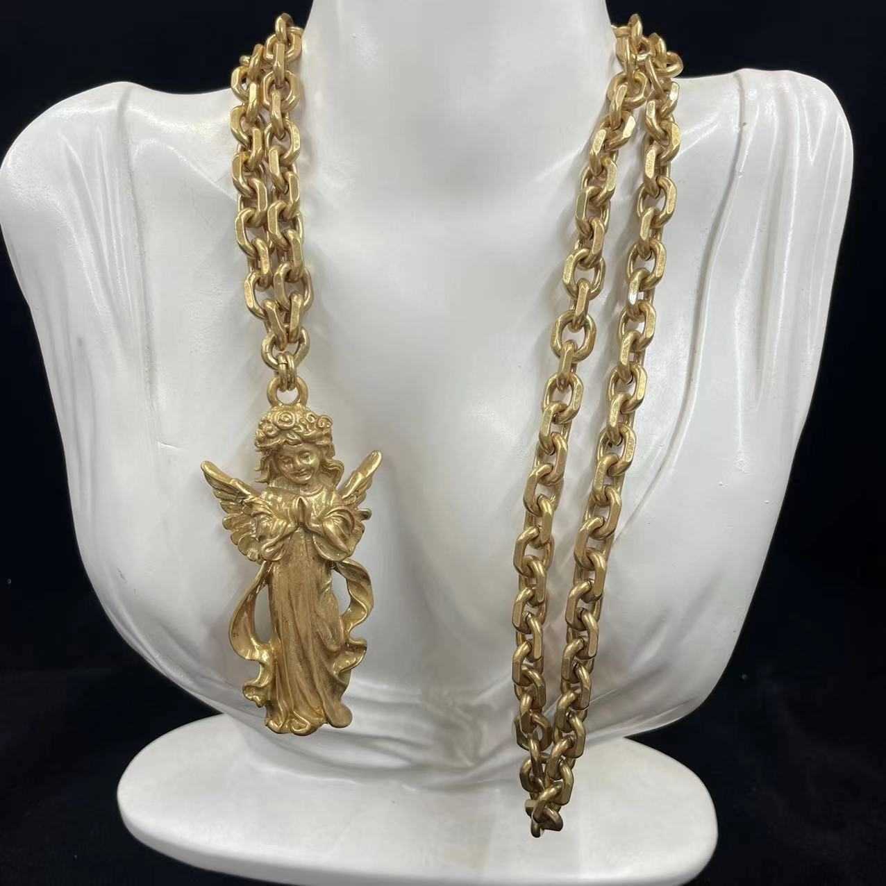 Vintage Niche Style Necklace Little Angel Necklace Classic Versatile Clavicle Chain Sweater Chain Pendant 250615