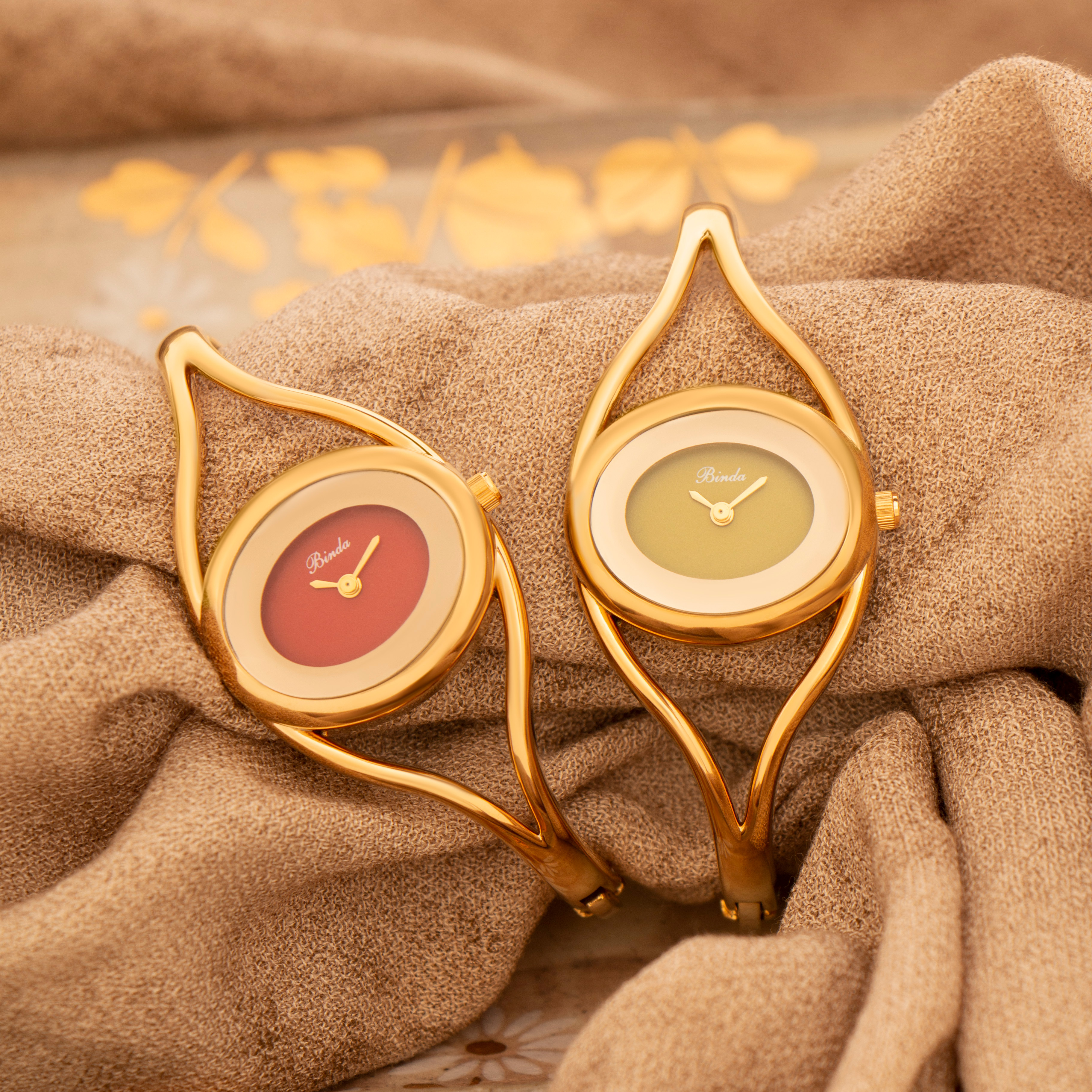 Slim Bracelet Quartz Watch for Women Gold Silver Case Elegant Analog Bangle Wristwatch Fashion Minimalist Timepiece for Daily Wear Gift