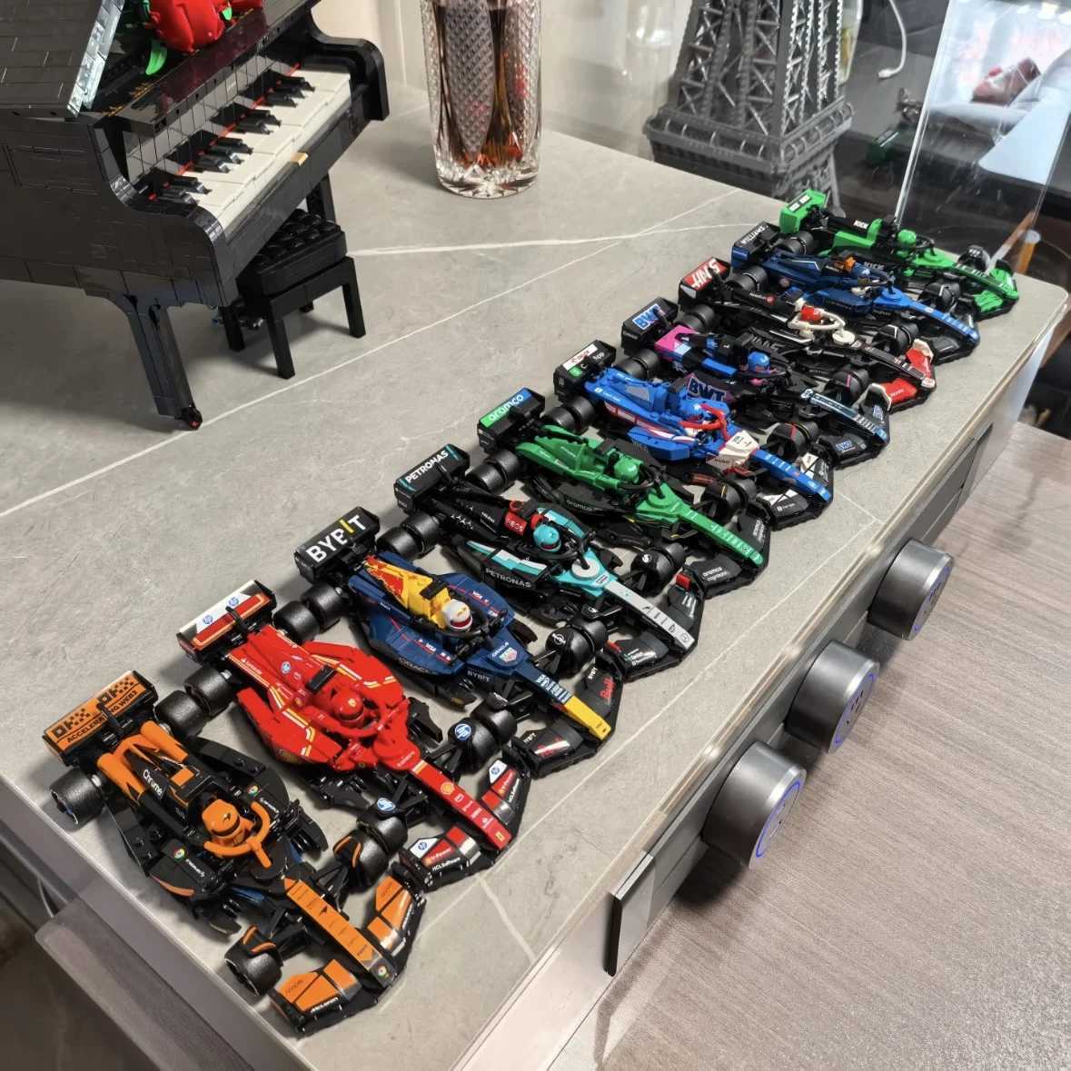2601PCS Car Cool Collectible F1 Race Cars 10-IN-1 Building Blocks Model Car Desktop Decor Kits Toy Kid Christmas Birthday Gifts R250624