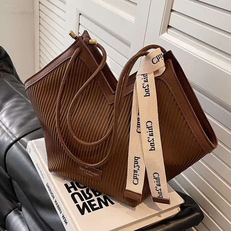 Elegant Large Capacity Tote: Versatile Women's Shoulder Bag for Work & Evening, Stylish Crossbody Purse
