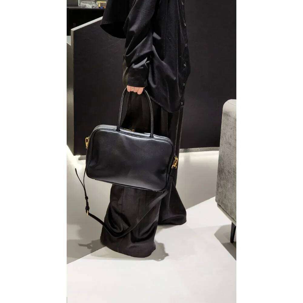 2025 New Large Capacity Briefcase Tote Versatile Design Handbag Vegetable Tanned Cowhide Shoulder Bag Premium Sense