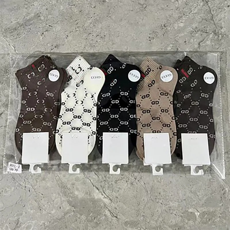 Fashion designer sports socks, sweat-absorbing, breathable, soft and comfortable for men in summer, sports style, letter pure cotton socks, sports socks