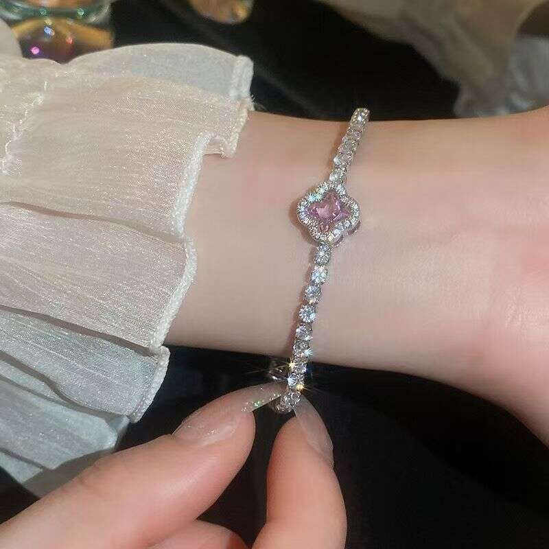 Luxury jewelry designer bracelet, super sparkling four leaf clover zircon bracelet, pull-out adjustable length fashion bracelet, high-end fashion brac