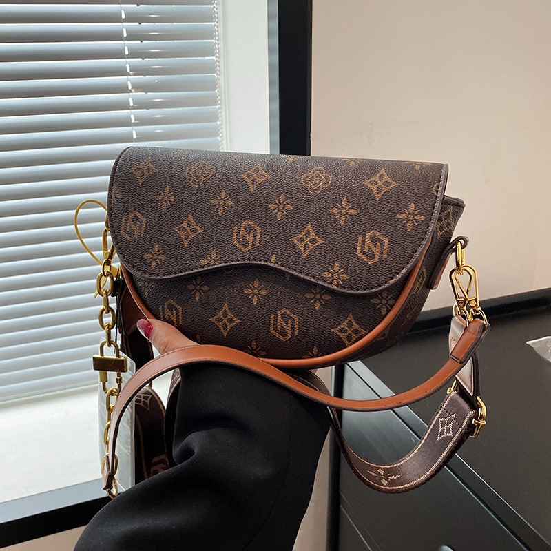 Free shipping designer bag 2025 New Niche High-Quality Women Bag Fashion Printed Saddle Bag Versatile Underarm Shoulder Bag Crossbody Bag