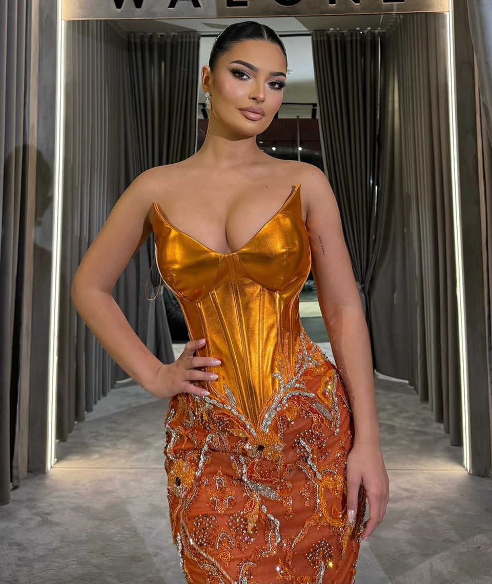 Classic Evening Dresses Crystal Sequins Gown Sweetheart Neck Strapless Sleeveless Sweep Train Dress Party Customized Dress