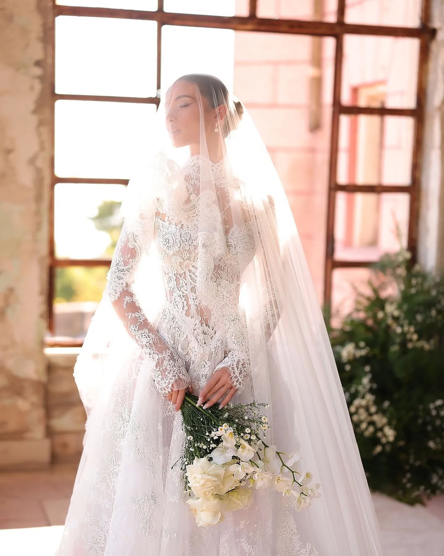 Modest Lace A Line Wedding Dress Elegant Illusion Sleeve Bridal Dress Sweep Train Customized vestidos de novia