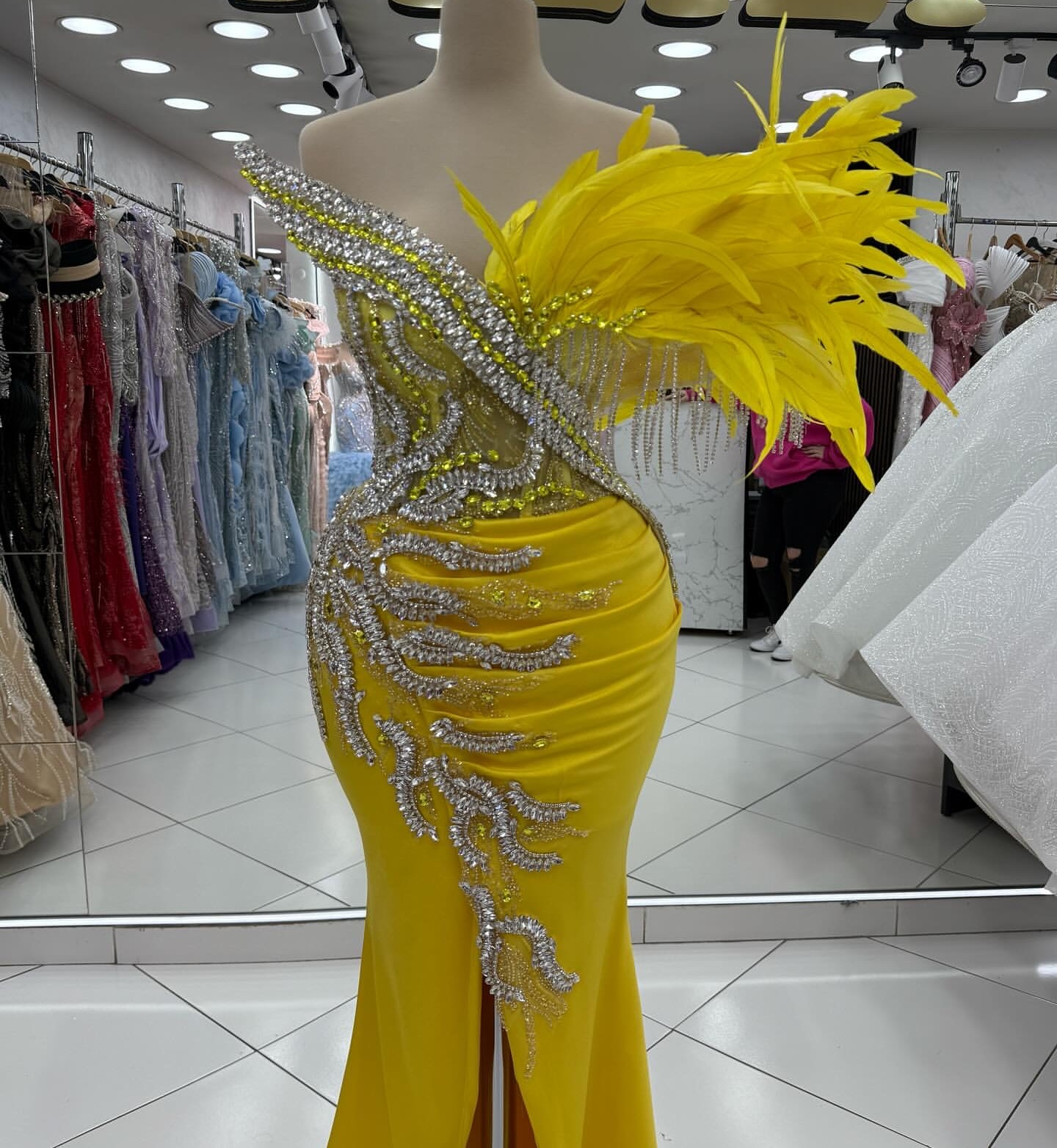 Yellow Mermaid Prom Dresses 2025 Rhinestones Feather Tassels Satin Evening Formal Party Second Birthday Engagement Gowns Plus Size Dress For Special O