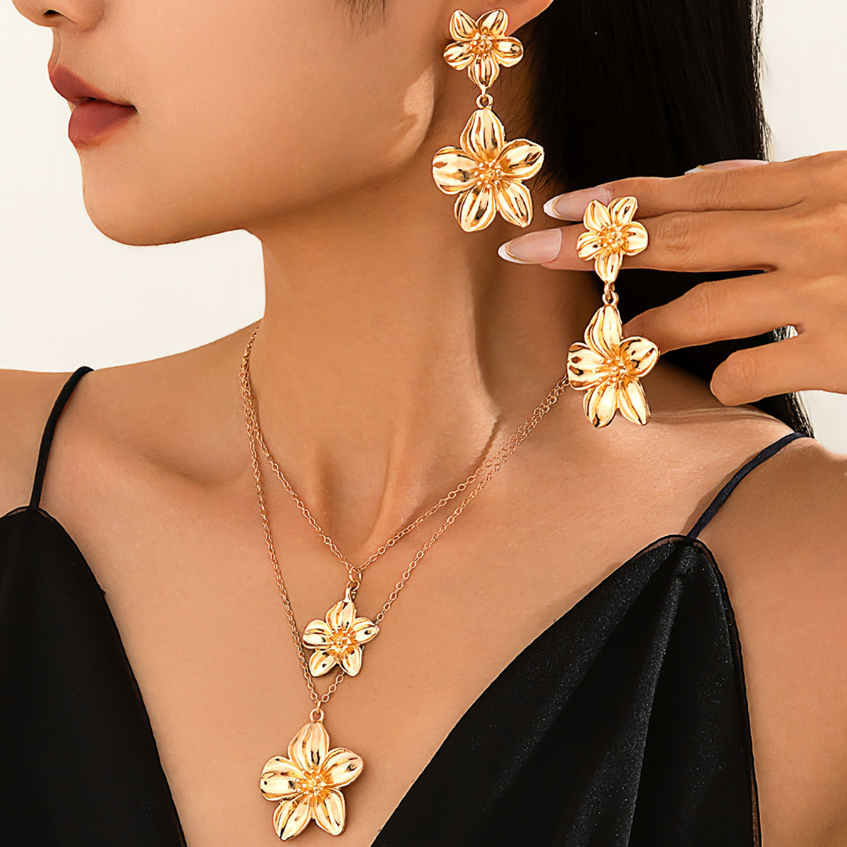 Fashion Design Sense Five-Petal Pendant Jewelry 3D Flower Necklace