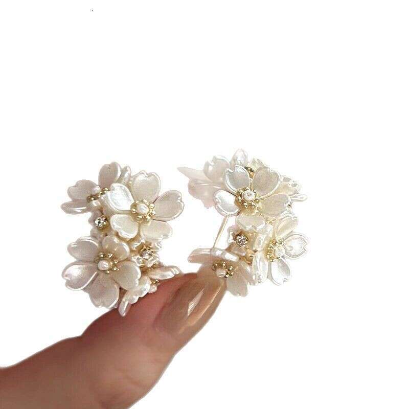 Sier Needle French Pearl Flower Cluster Earrings for Women, Light Elegant Temperament Earrings, Niche High-end Feel