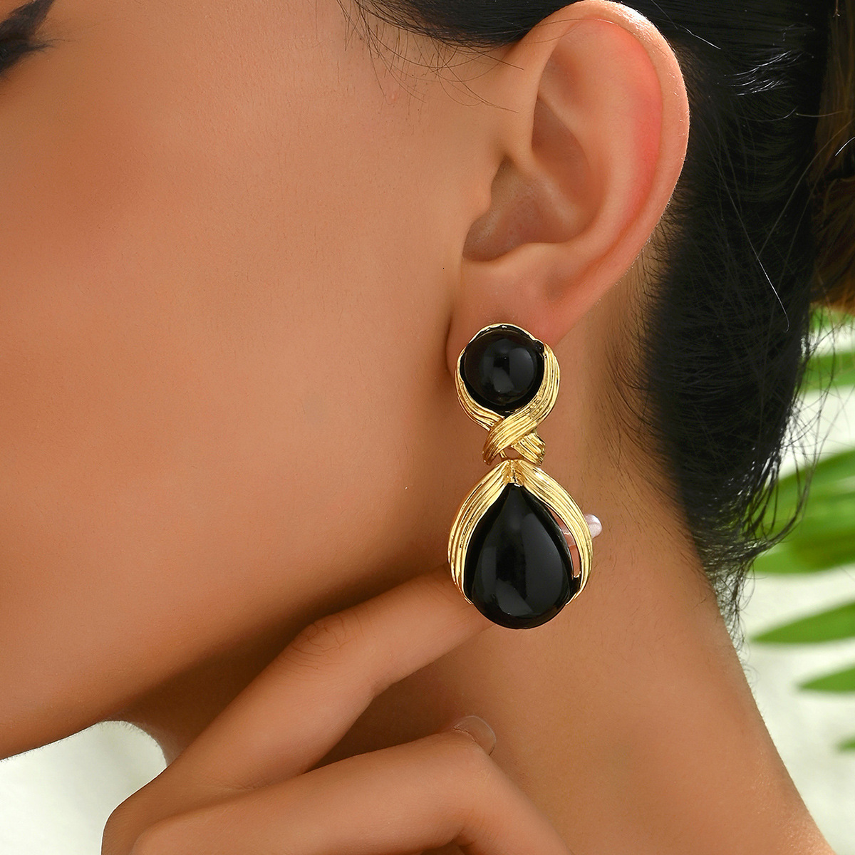 Fashion High-End Inlaid Pearl Design Stud For Women Light Water Drop Earrings