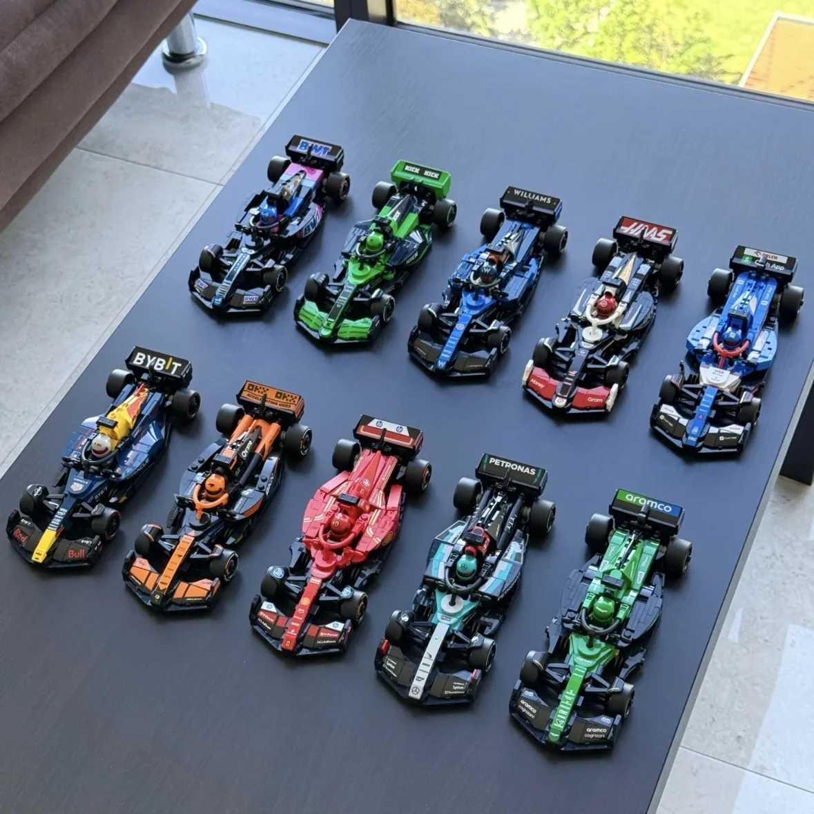 2601PCS Car Cool Collectible F1 Race Cars 10-IN-1 Building Blocks Model Car Desktop Decor Kits Toy Kid Christmas Birthday Gifts R250624