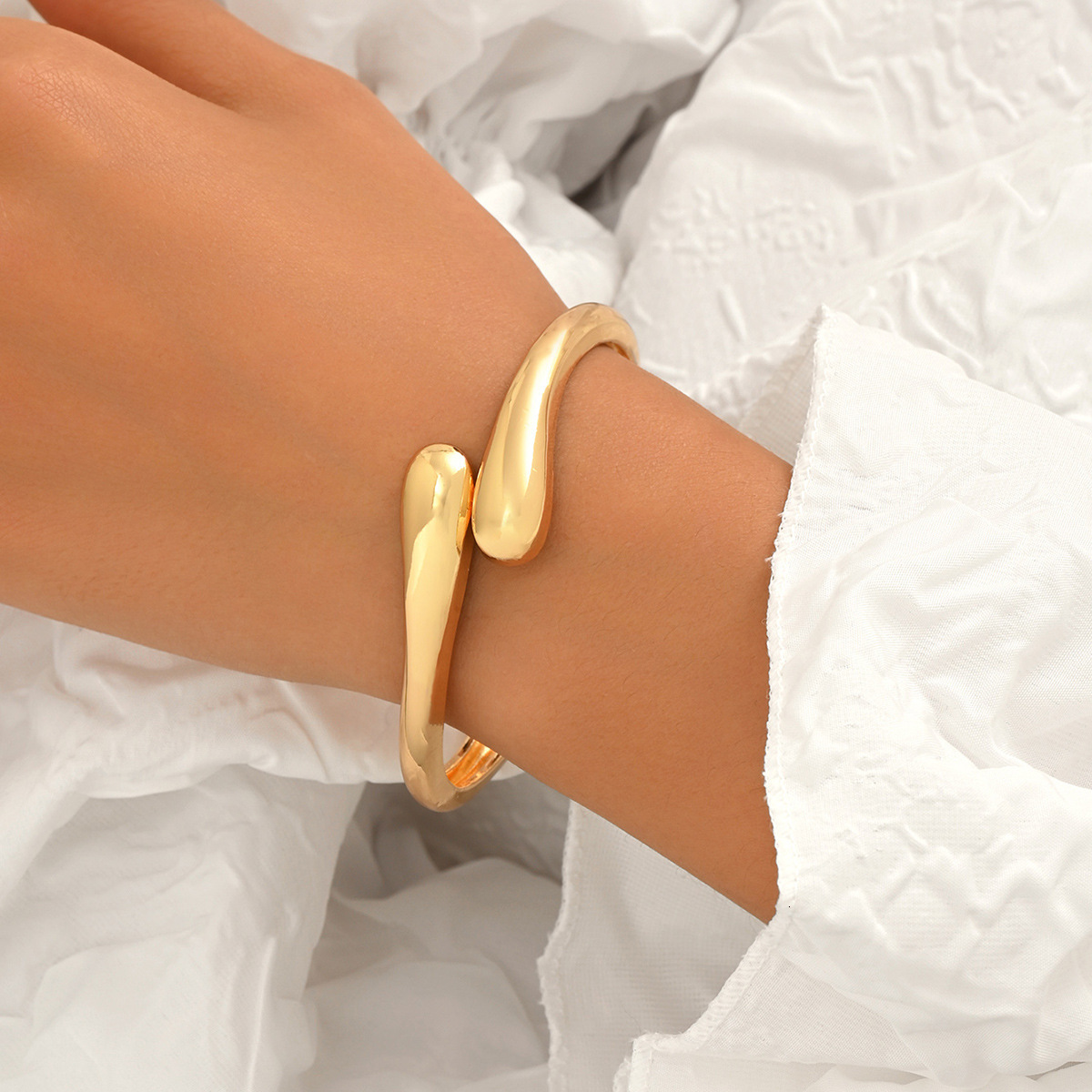 Light Style Smooth Electroplated Design Wrinkle Bracelet Women's Jewelry