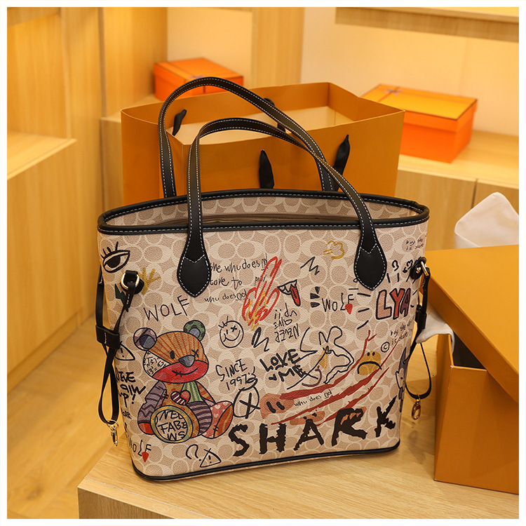 Free shipping designer bag Printed Women Bag Bear Graffiti Tote Bag 2025 Autumn Winter New Handbag Versatile Large Capacity Shoulder Bag Women Bag