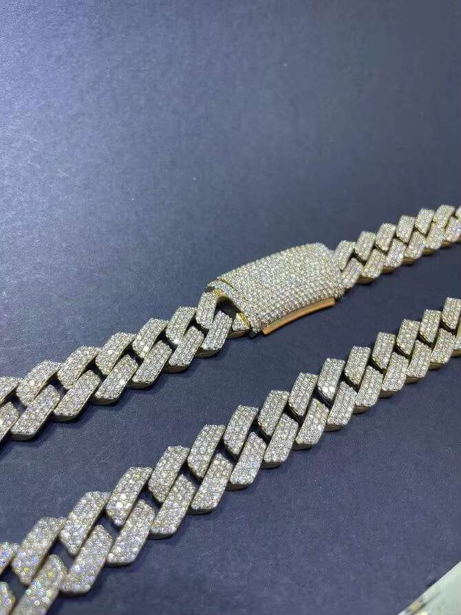 Top Quality 18MM Round Shaped VVS Moissanite Diamond Miami Link Cuban Chain with Custom Box Clasp From India