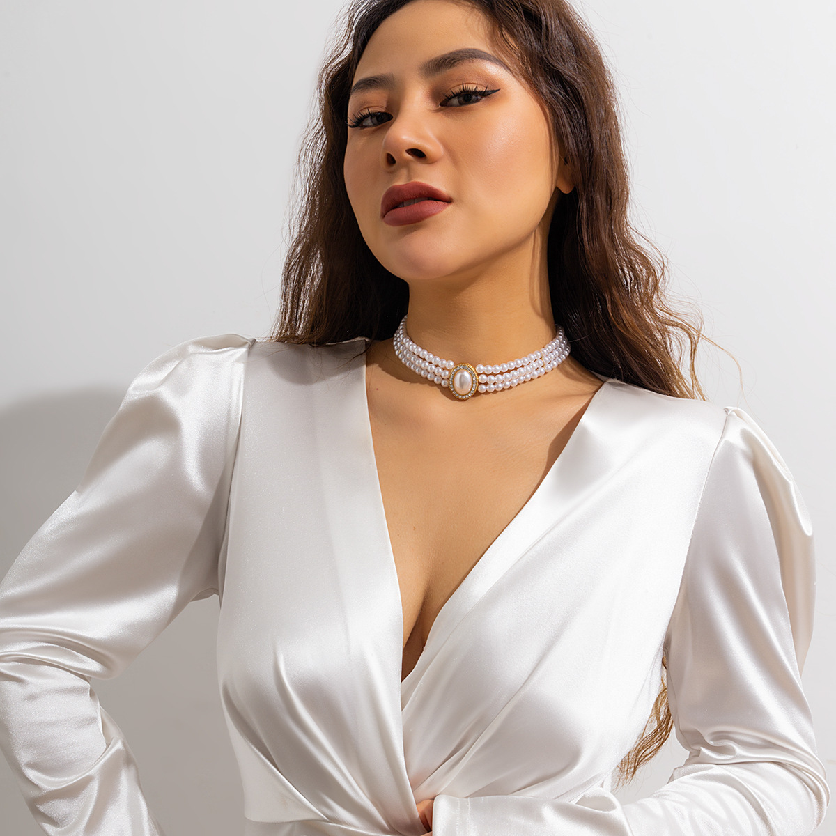 Jewelry French Elegant Multi-layer Imitation Pearl Temperament Light Beaded Round Pendant Necklace