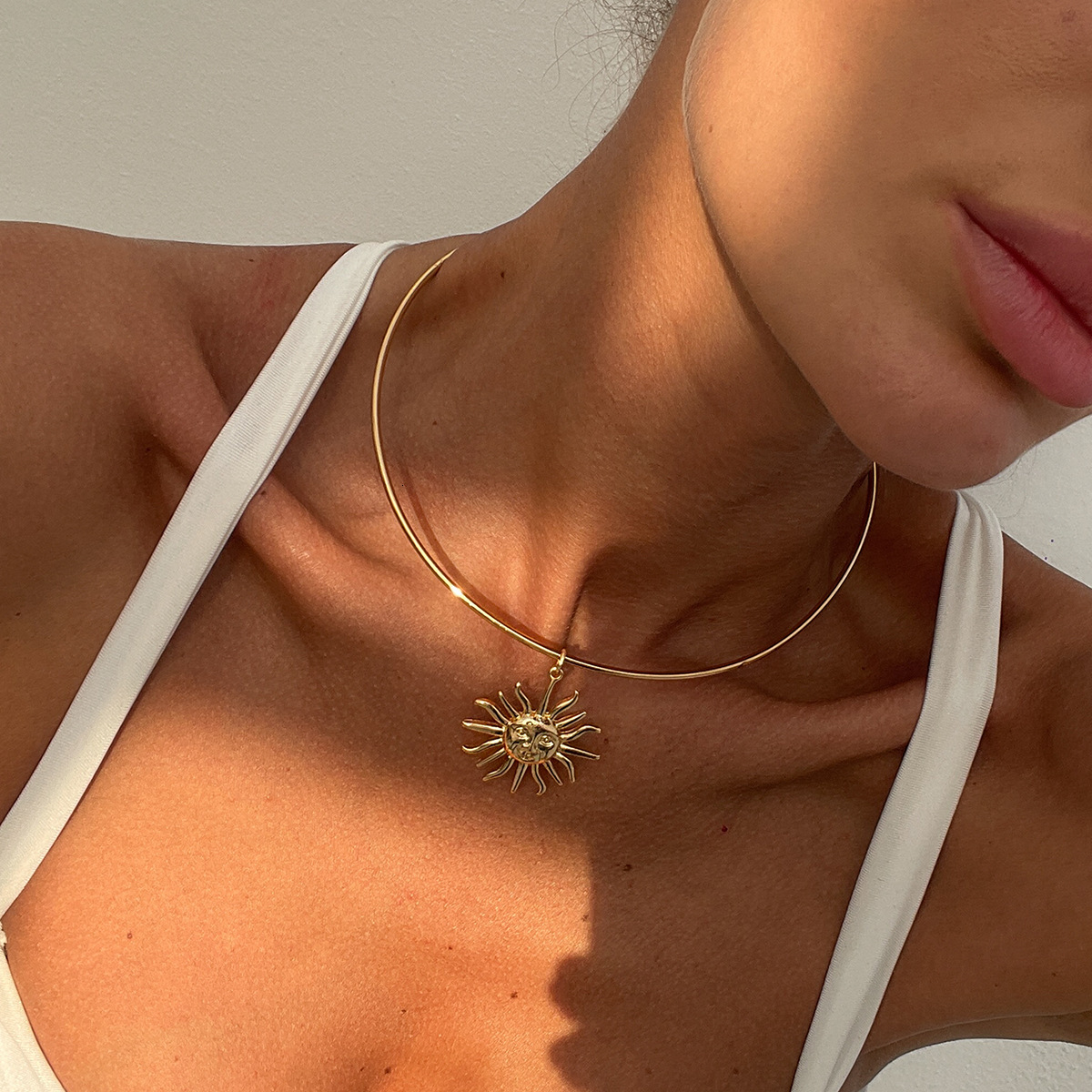 Accessories Niche Design Human Face Sun Pendant Choker Personality Alloy Collarbone Necklace
